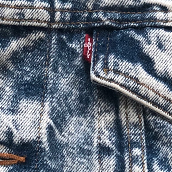 Levi’s bleached denim jacket . - Picture 3 of 5